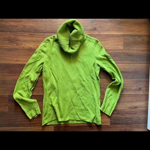 🏷Investments Petites🏷 Lime Green PM turtleneck - Picture 5 of 14